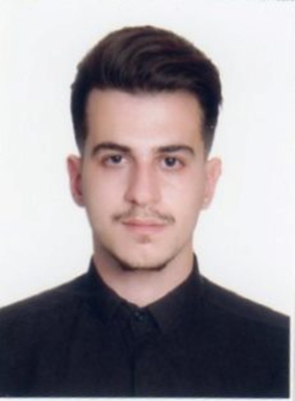 علیرضا اکبری
